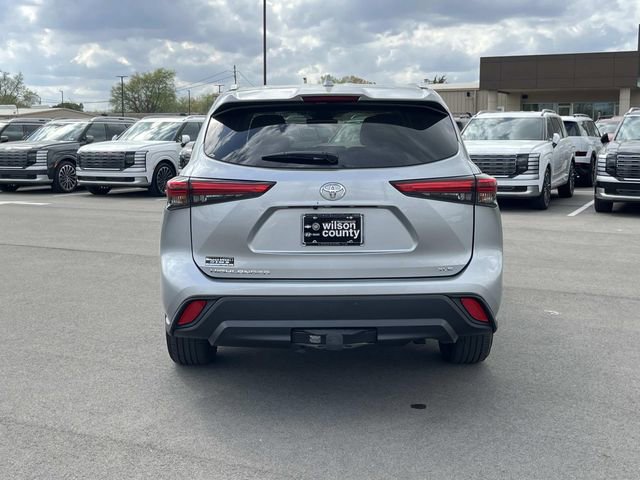 Used 2022 Toyota Highlander XLE image 6