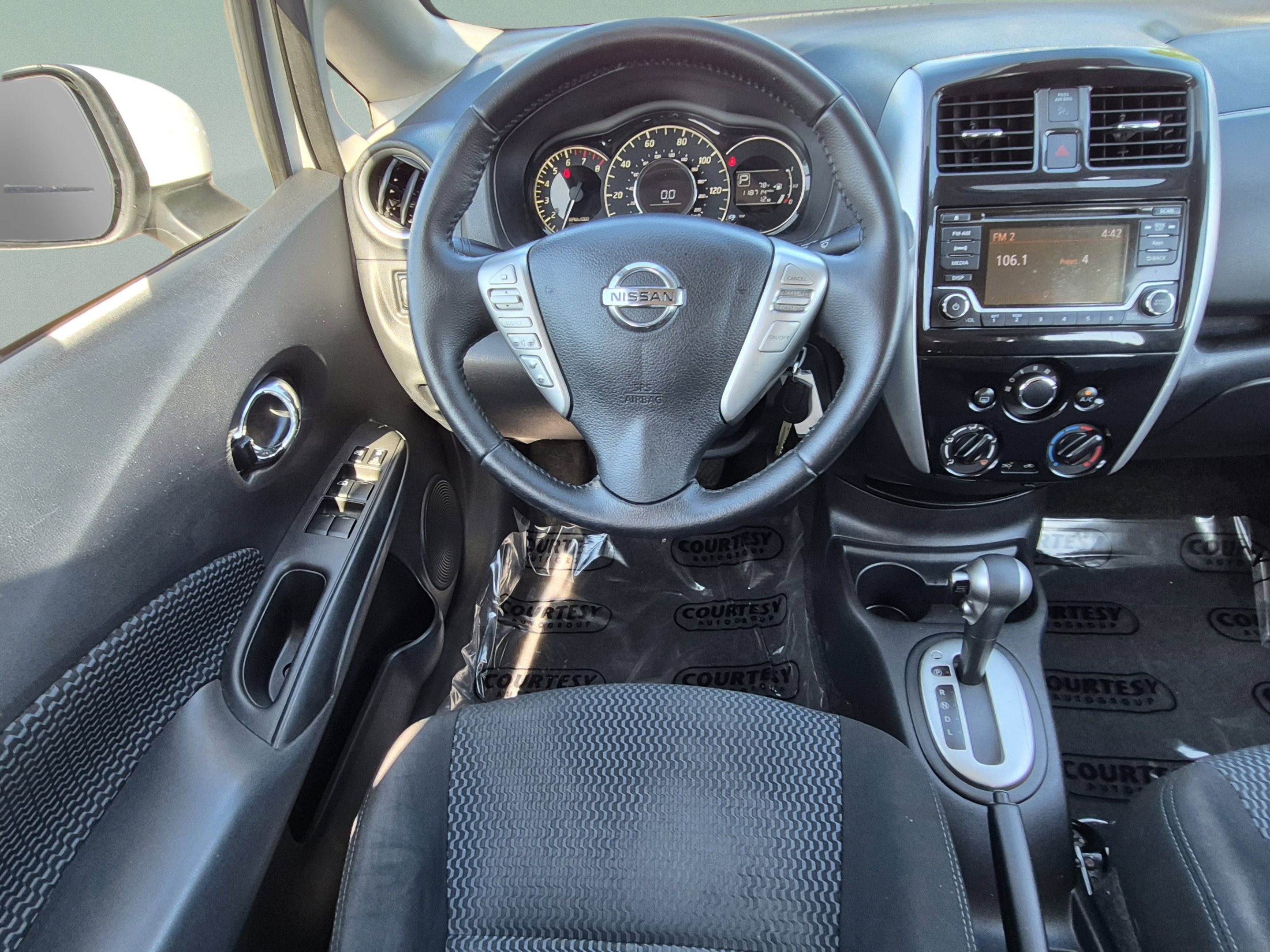 Used 2016 Nissan Versa Note SV FWD image 11