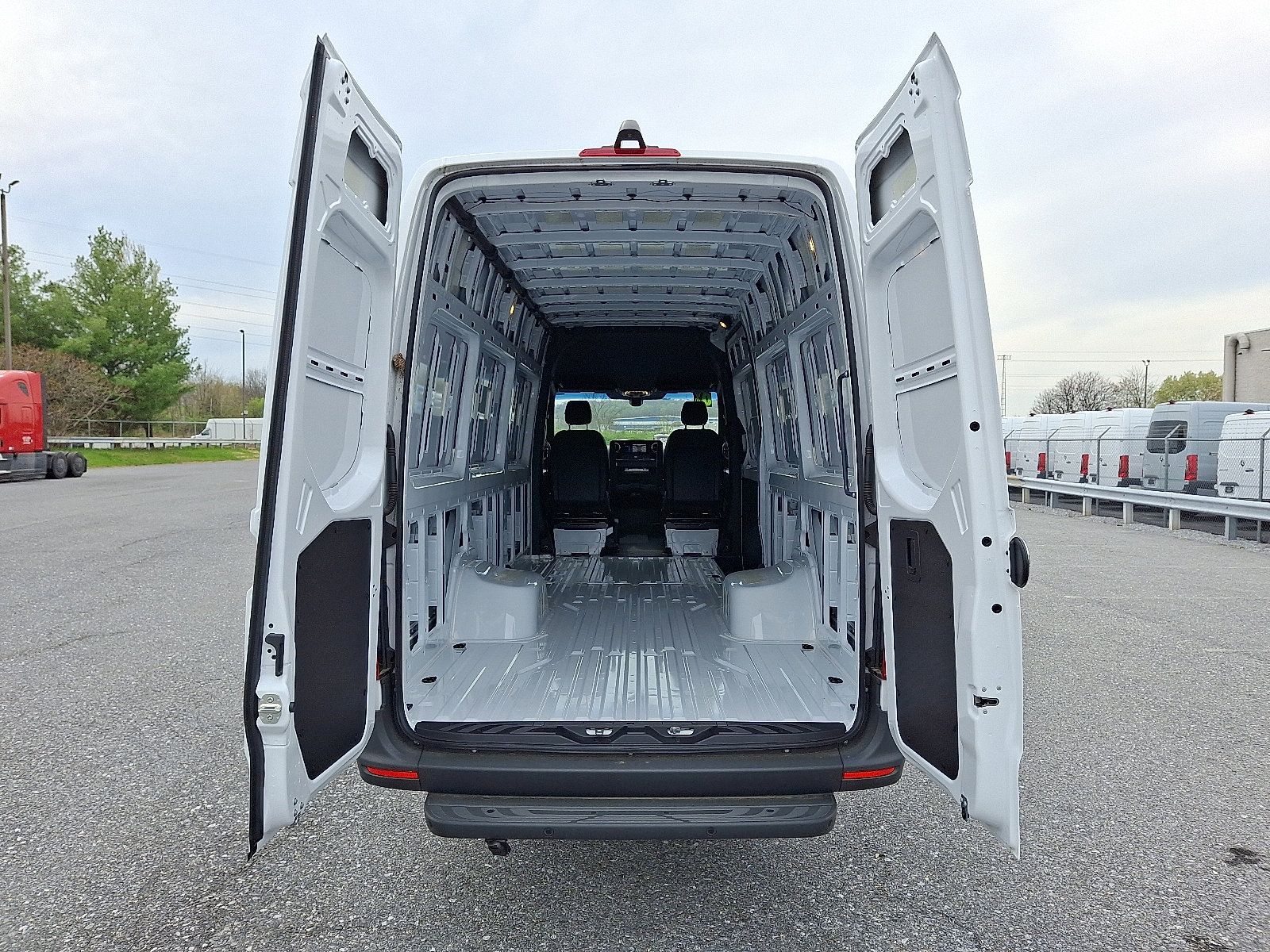 Used 2025 Mercedes-Benz Sprinter 3500 image 9