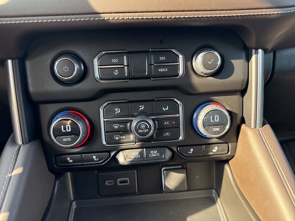 Used 2023 Chevrolet Suburban Z71 w/ Luxury Package image 22