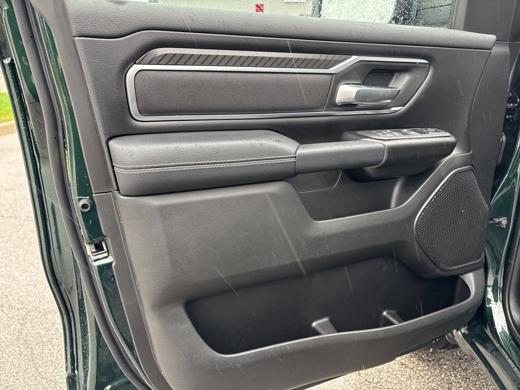 New 2026 RAM 1500 4x4 Crew Cab image 8