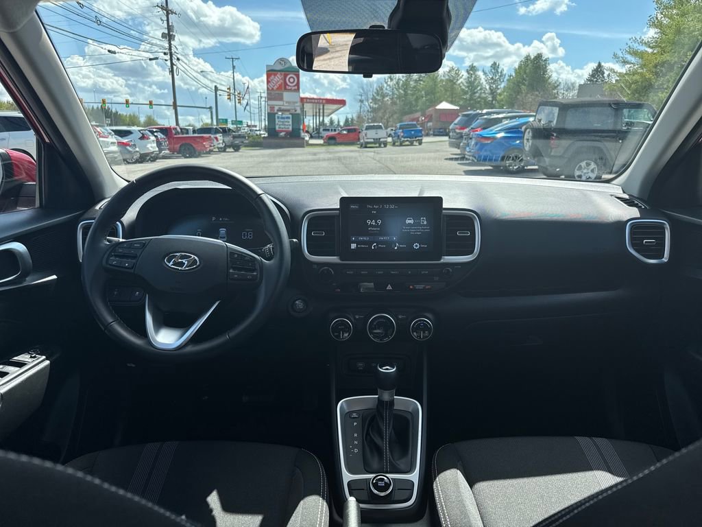 Used 2025 Hyundai Venue SEL image 12
