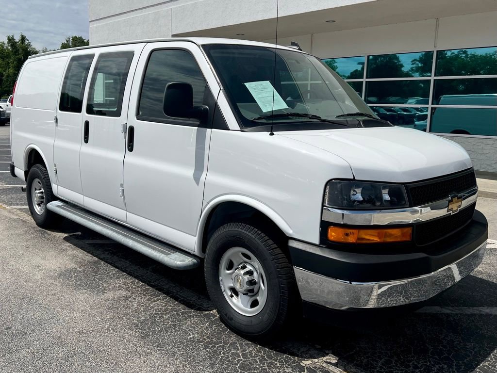 Used 2024 Chevrolet Express 2500 w/ Driver Convenience Package RWD image 10