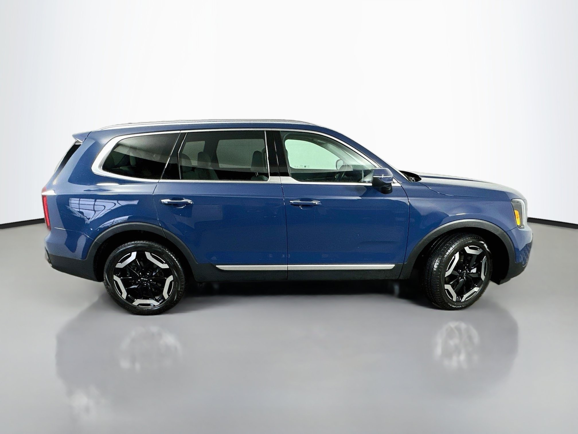 Certified 2025 Kia Telluride S AWD/4WD image 8