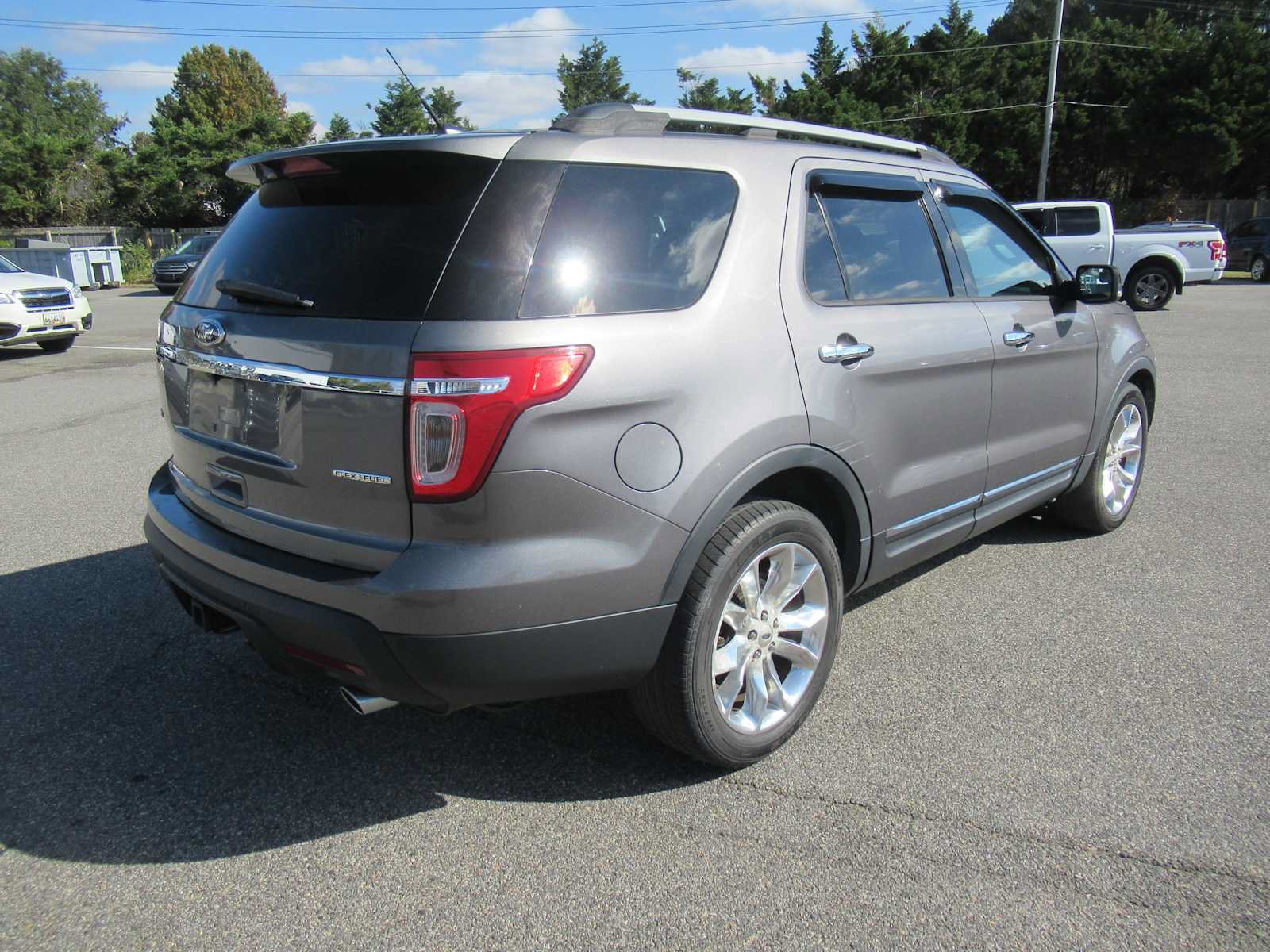 Used 2014 Ford Explorer XLT w/ Equipment Group 202A FWD image 5