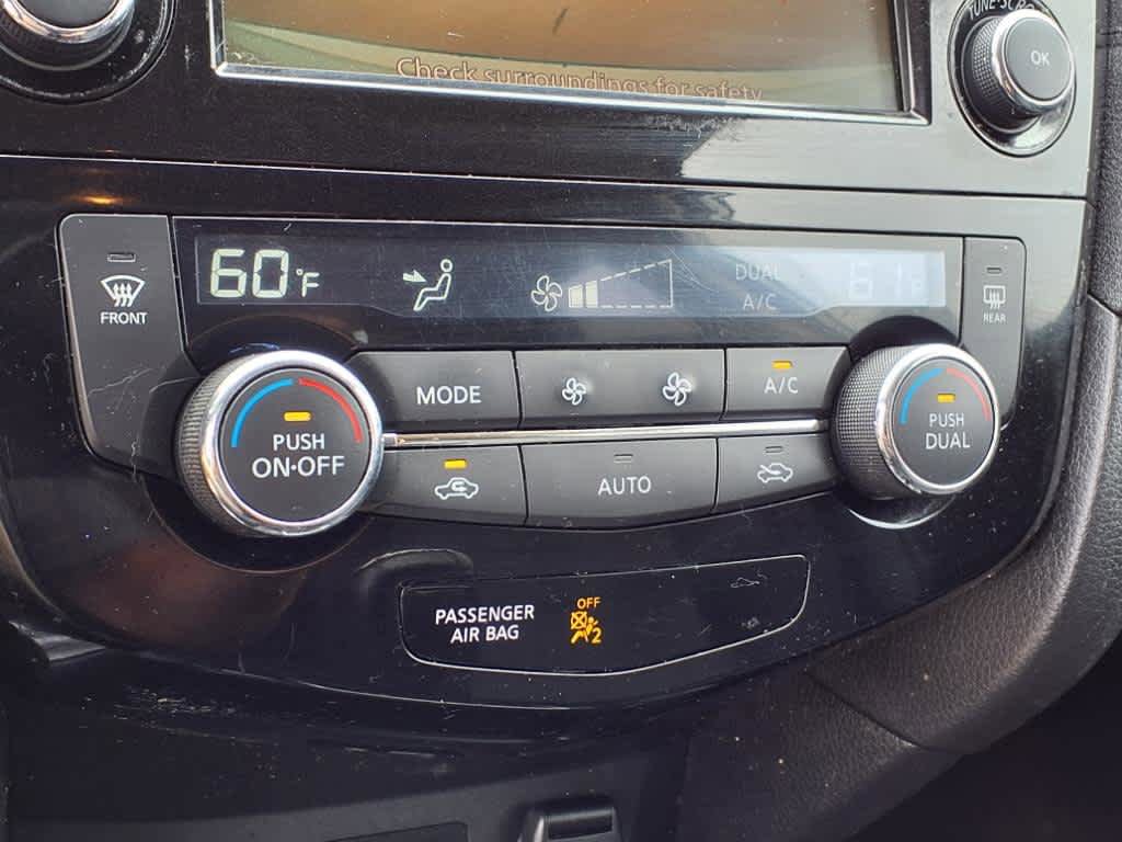 Used 2018 Nissan Rogue SV AWD/4WD image 17