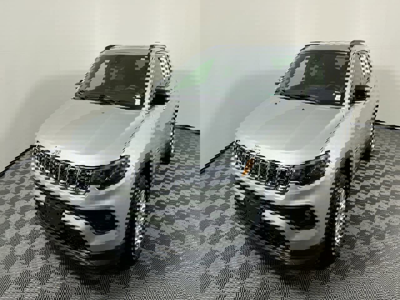 Used 2024 Jeep Compass Latitude image 7