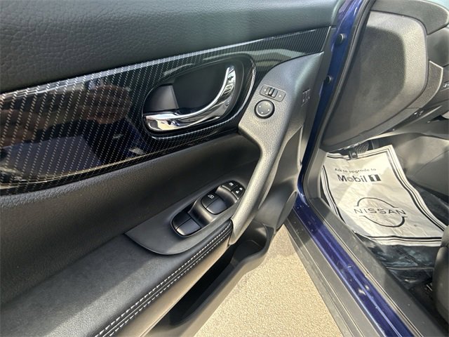 Used 2017 Nissan Rogue SL w/ SL Premium Package image 13