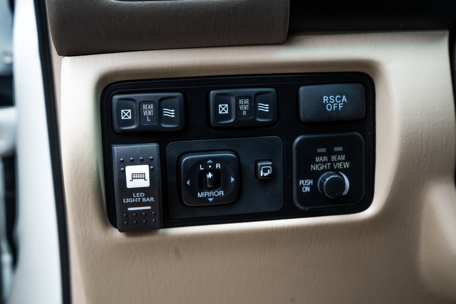 Used 2004 Lexus LX 470 4WD image 15