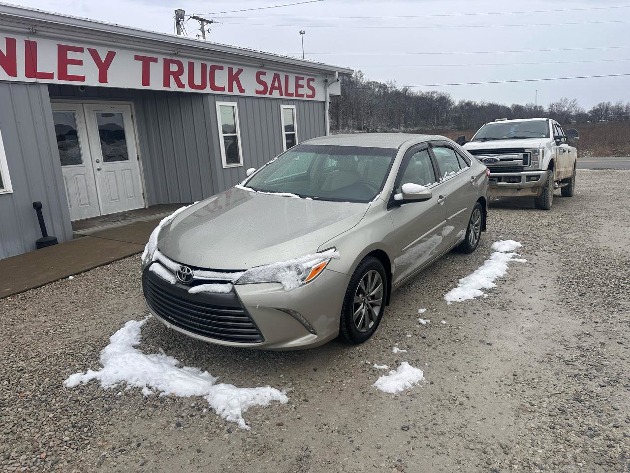 Used 2016 Toyota Camry XLE FWD image 3