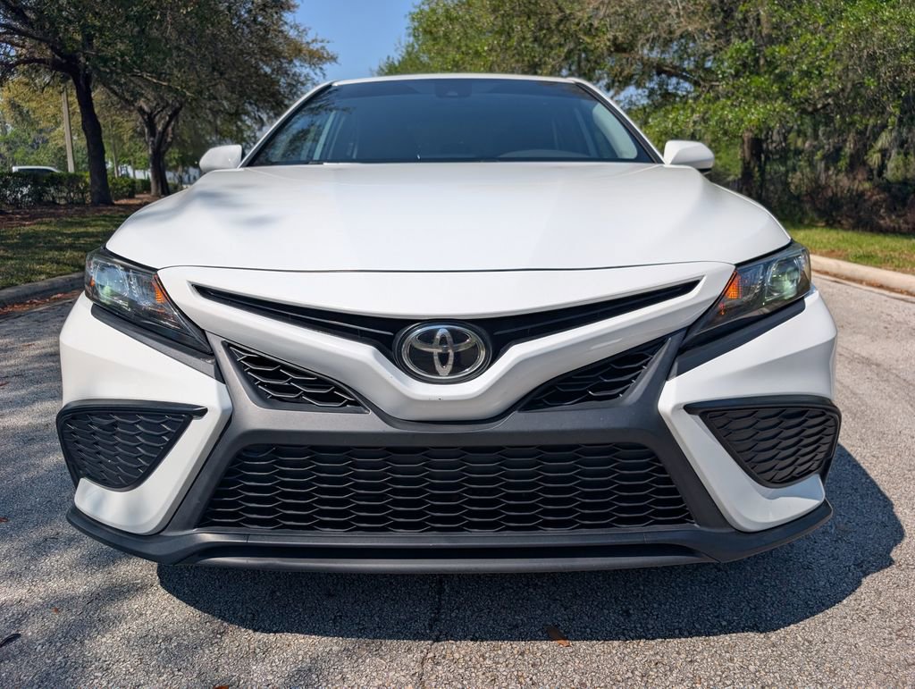 Used 2021 Toyota Camry SE image 2