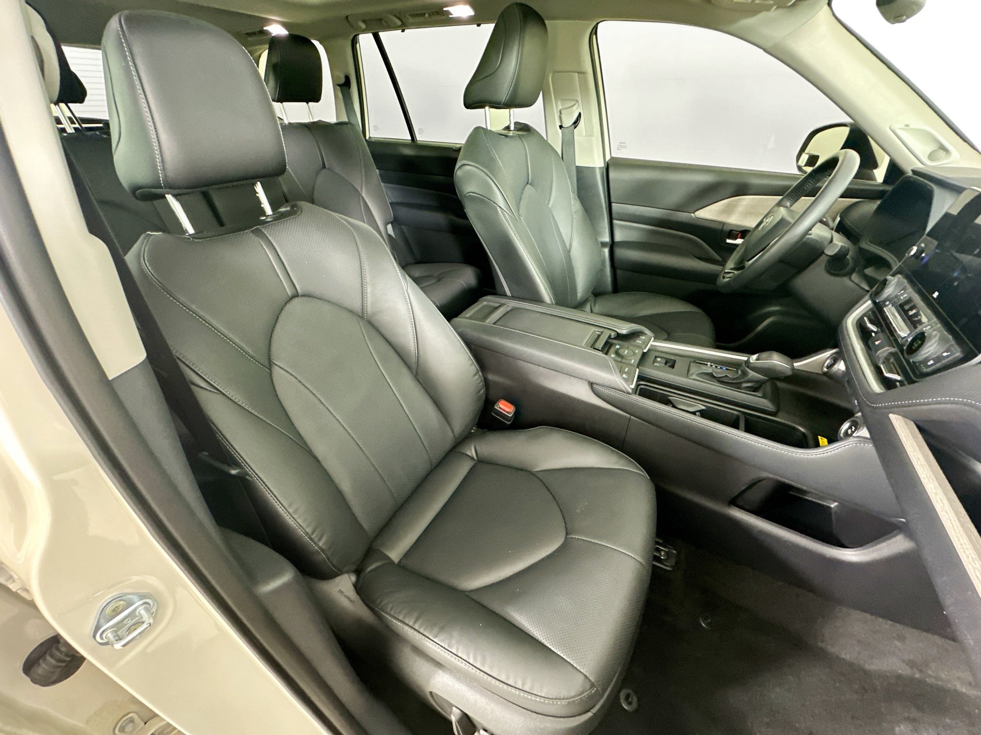 Used 2024 Toyota Grand Highlander AWD image 37