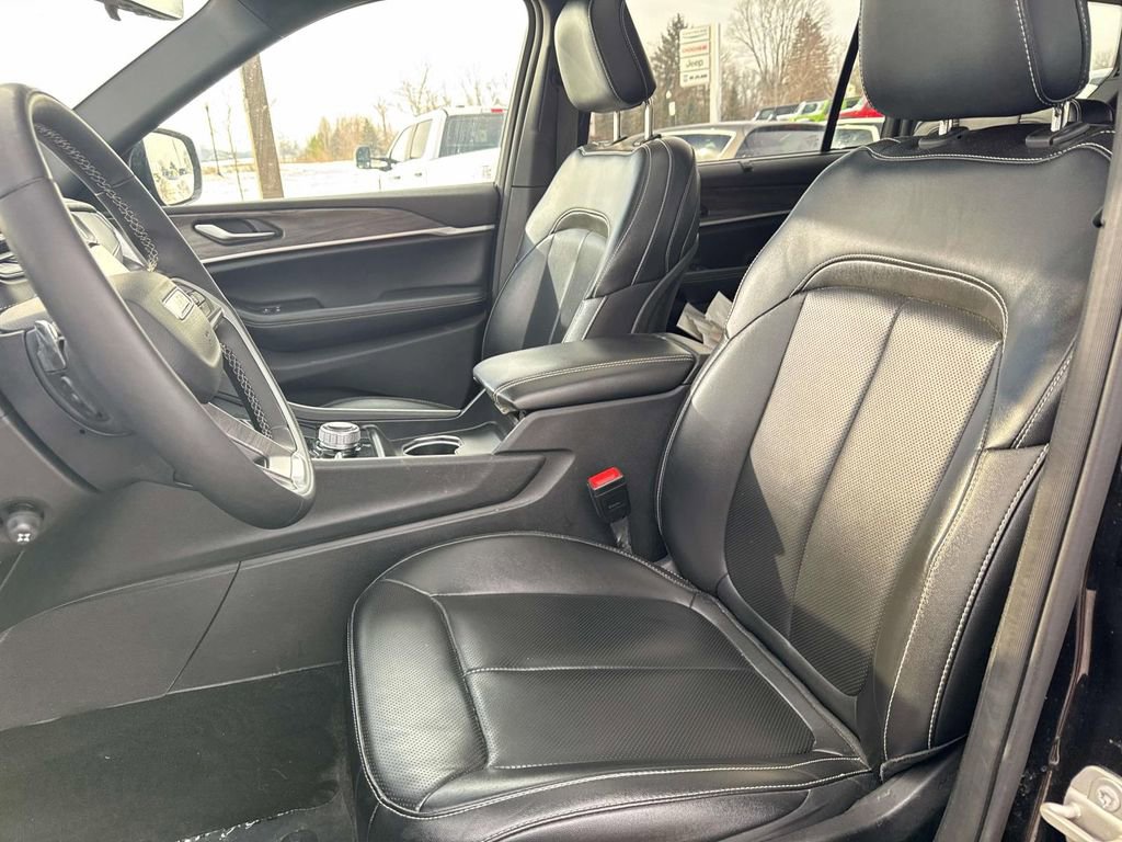 Used 2024 Jeep Grand Cherokee L Limited w/ Luxury Tech Group II image 13