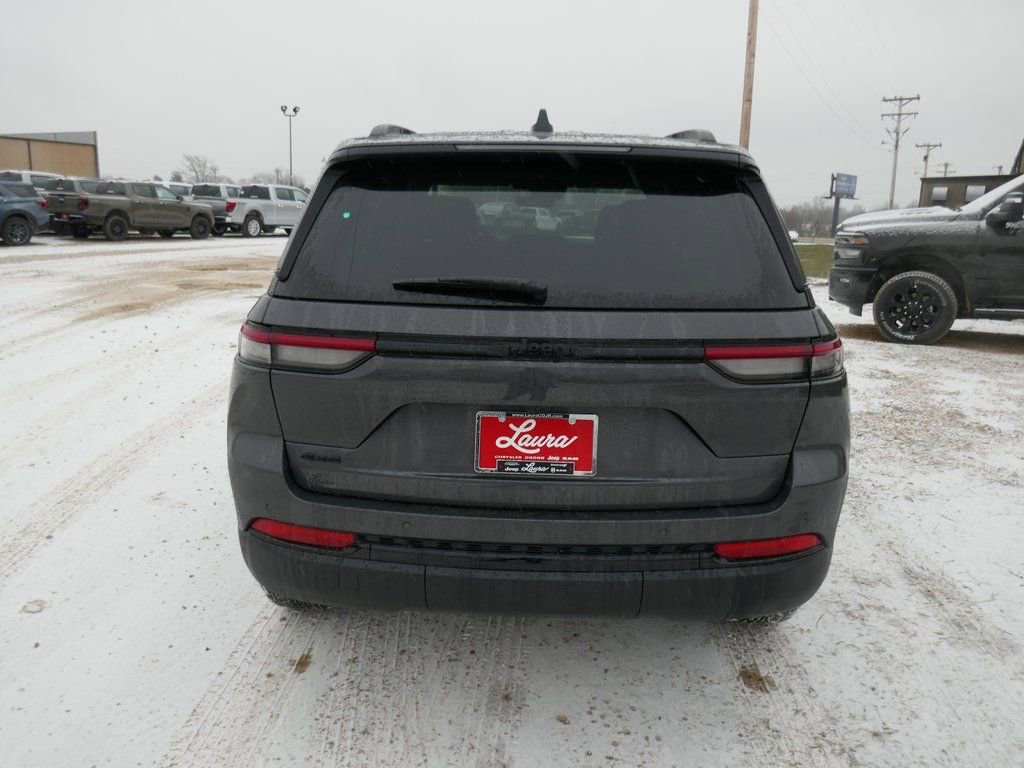 New 2025 Jeep Grand Cherokee Altitude image 5