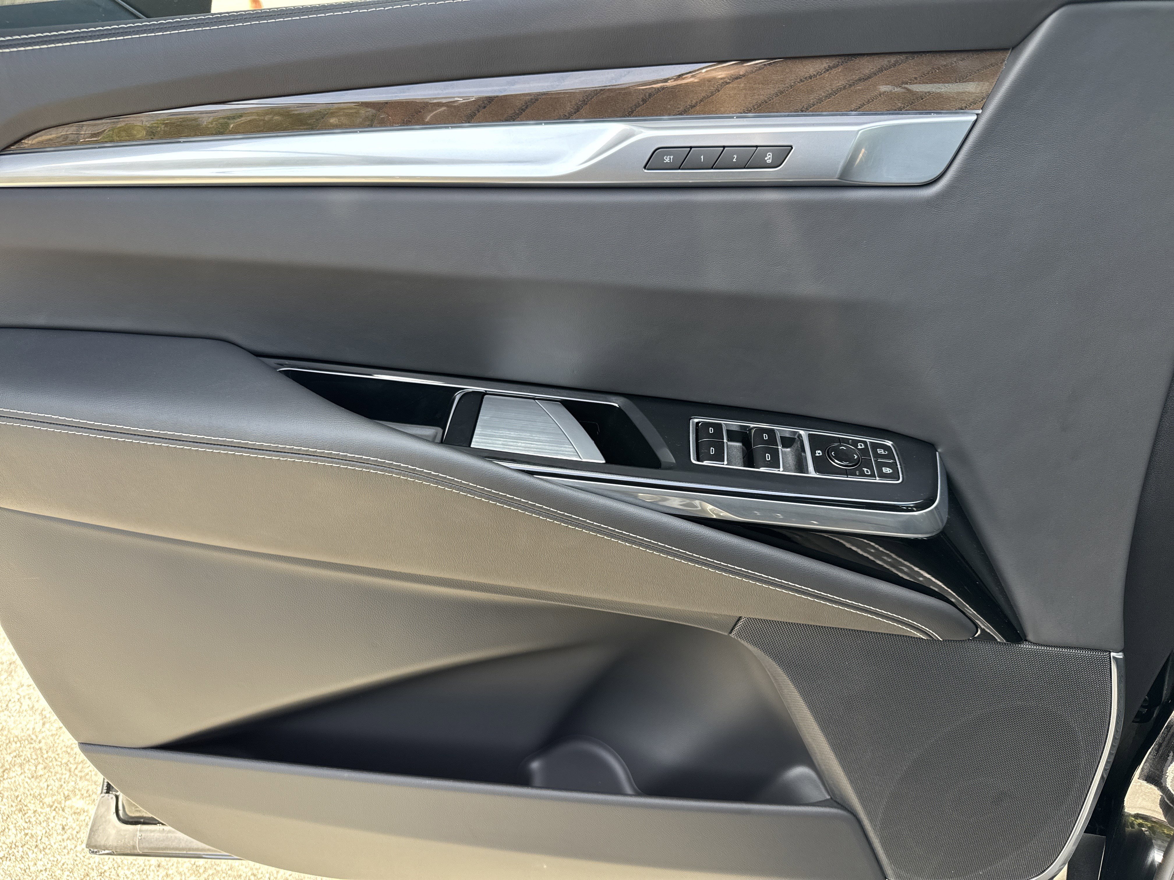 Used 2026 Cadillac Escalade Platinum Sport w/ LPO, ONYX Package image 14