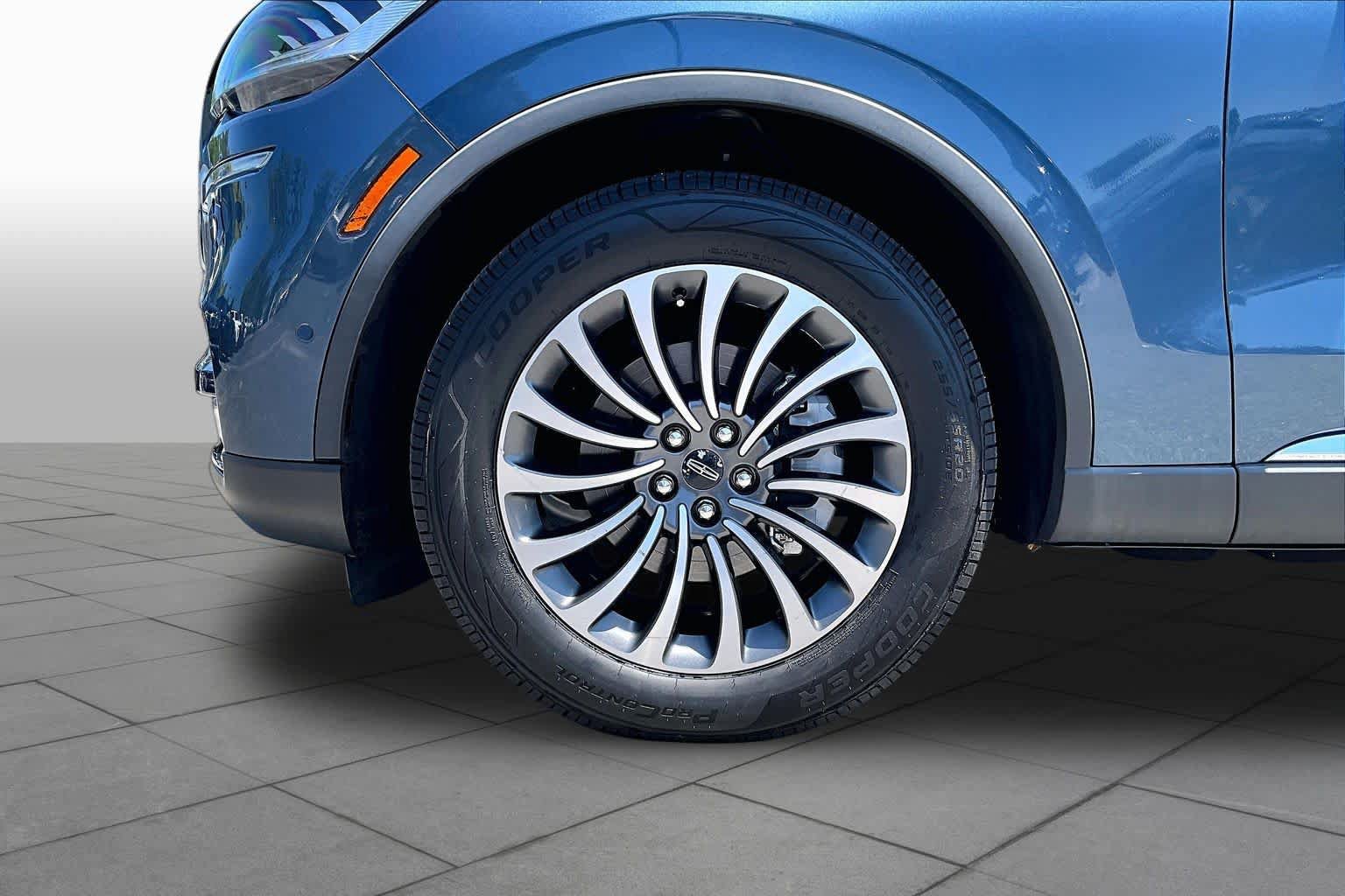 Used 2020 Lincoln Aviator Reserve w/ Equipment Group 201A RWD image 11