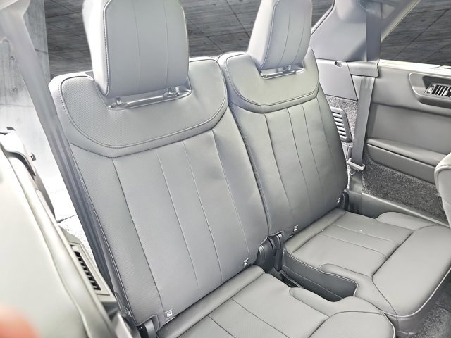 New 2025 Land Rover Range Rover Long Wheelbase SE image 12