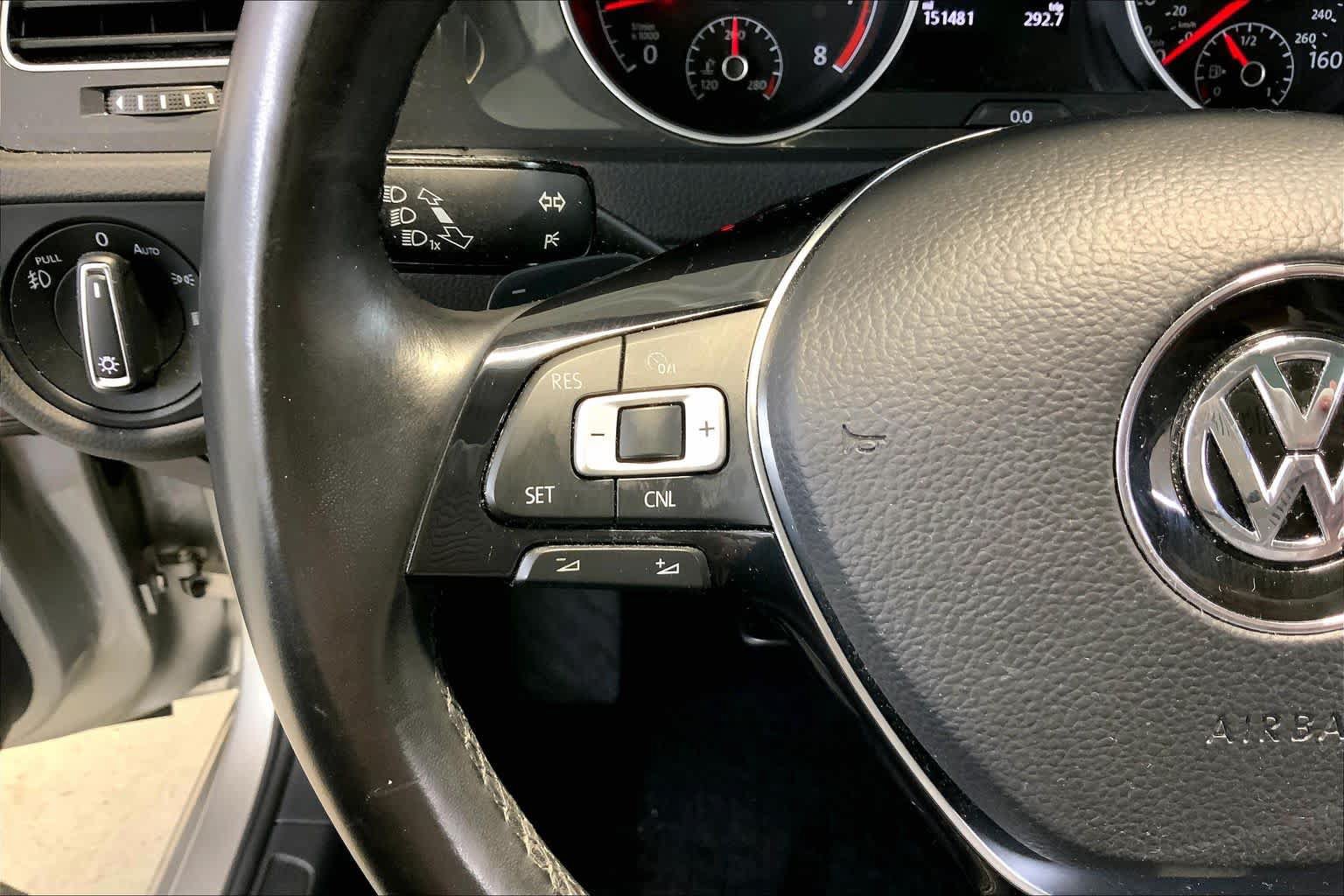 Used 2018 Volkswagen Golf SE FWD image 23