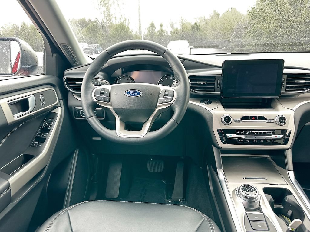 Used 2023 Ford Explorer XLT w/ Equipment Group 202A AWD/4WD image 29