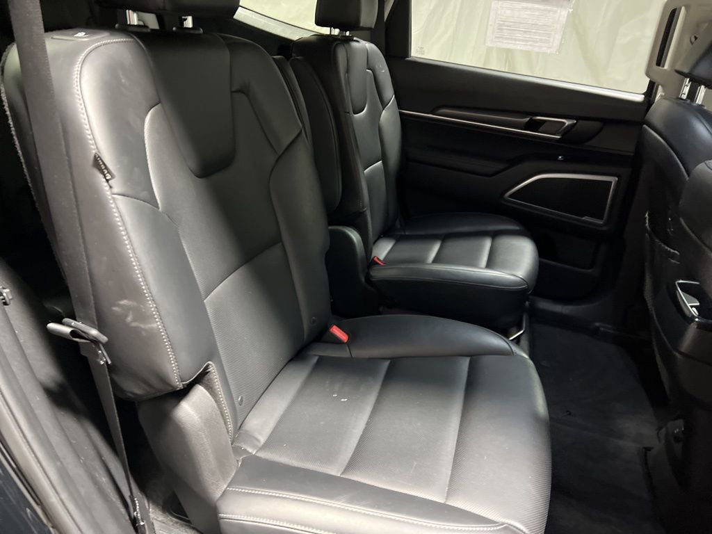 Used 2025 Kia Telluride S image 12
