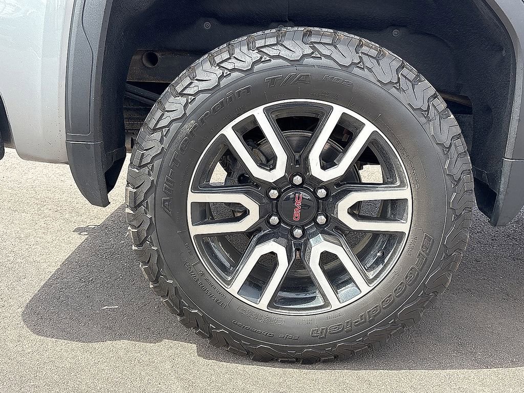Used 2024 GMC Sierra 1500 AT4 w/ Technology Package AWD/4WD image 5