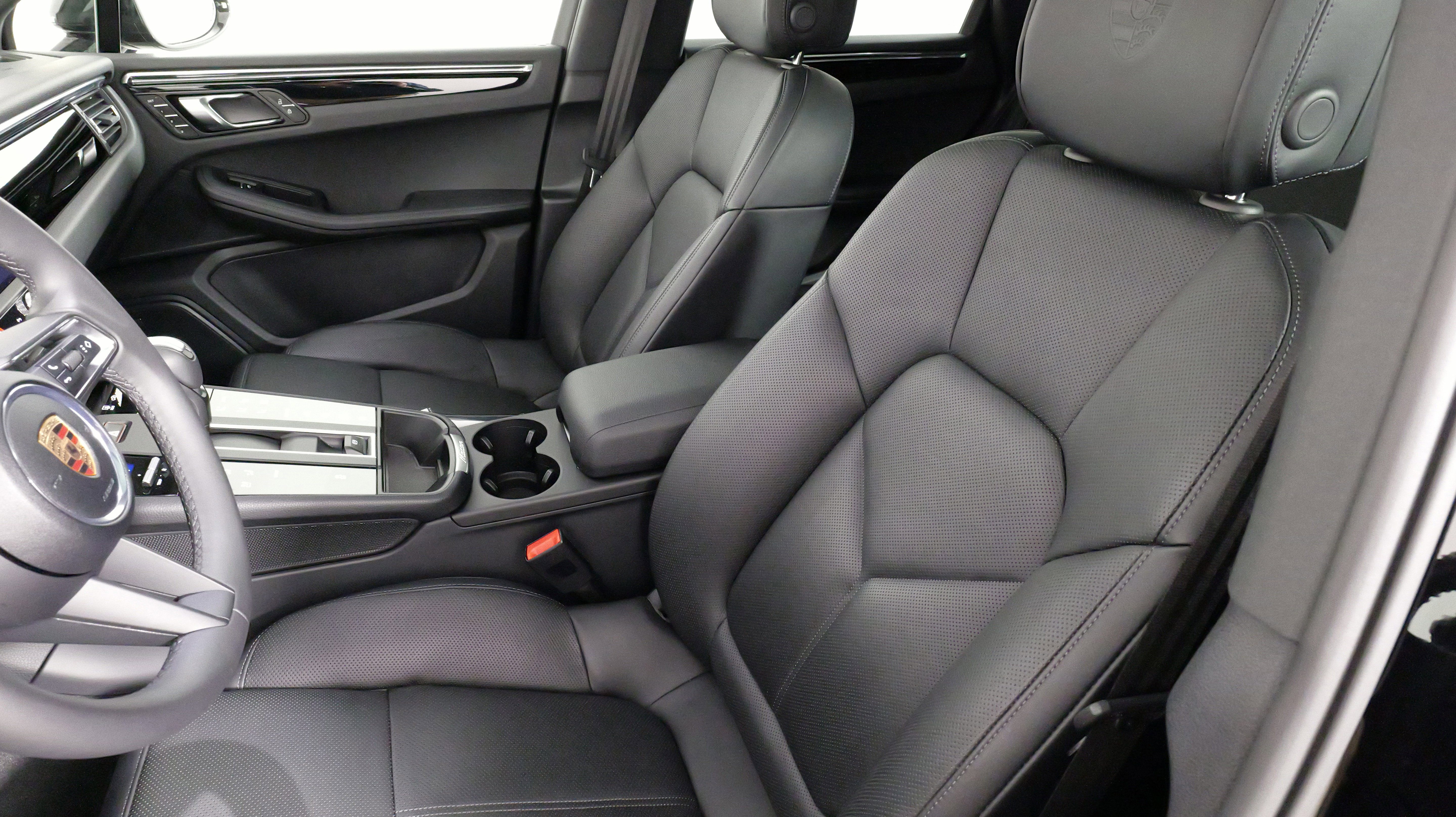 Used 2025 Porsche Macan image 33