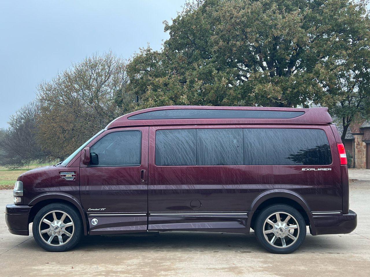 Used 2017 Chevrolet Express 2500 image 8