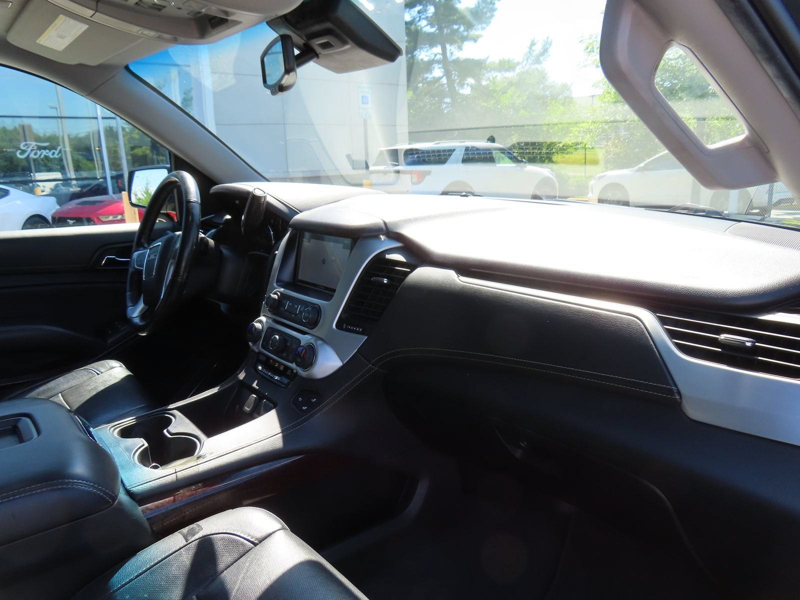 Used 2020 GMC Yukon XL SLT w/ Premium Edition AWD/4WD image 18