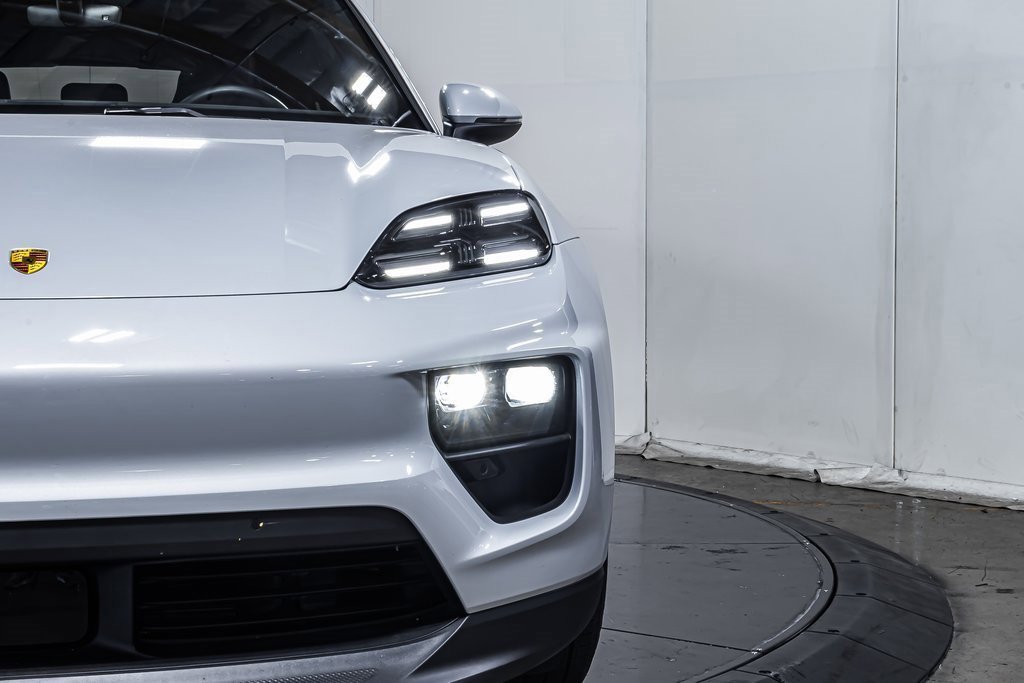 Certified 2025 Porsche Macan Electric image 18