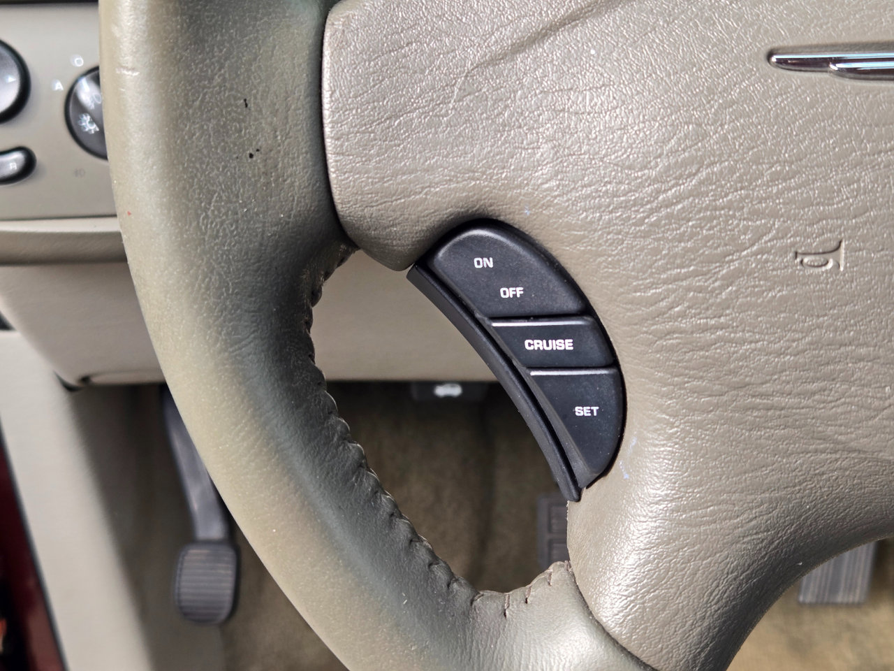 Used 2007 Chrysler Town & Country Limited image 21