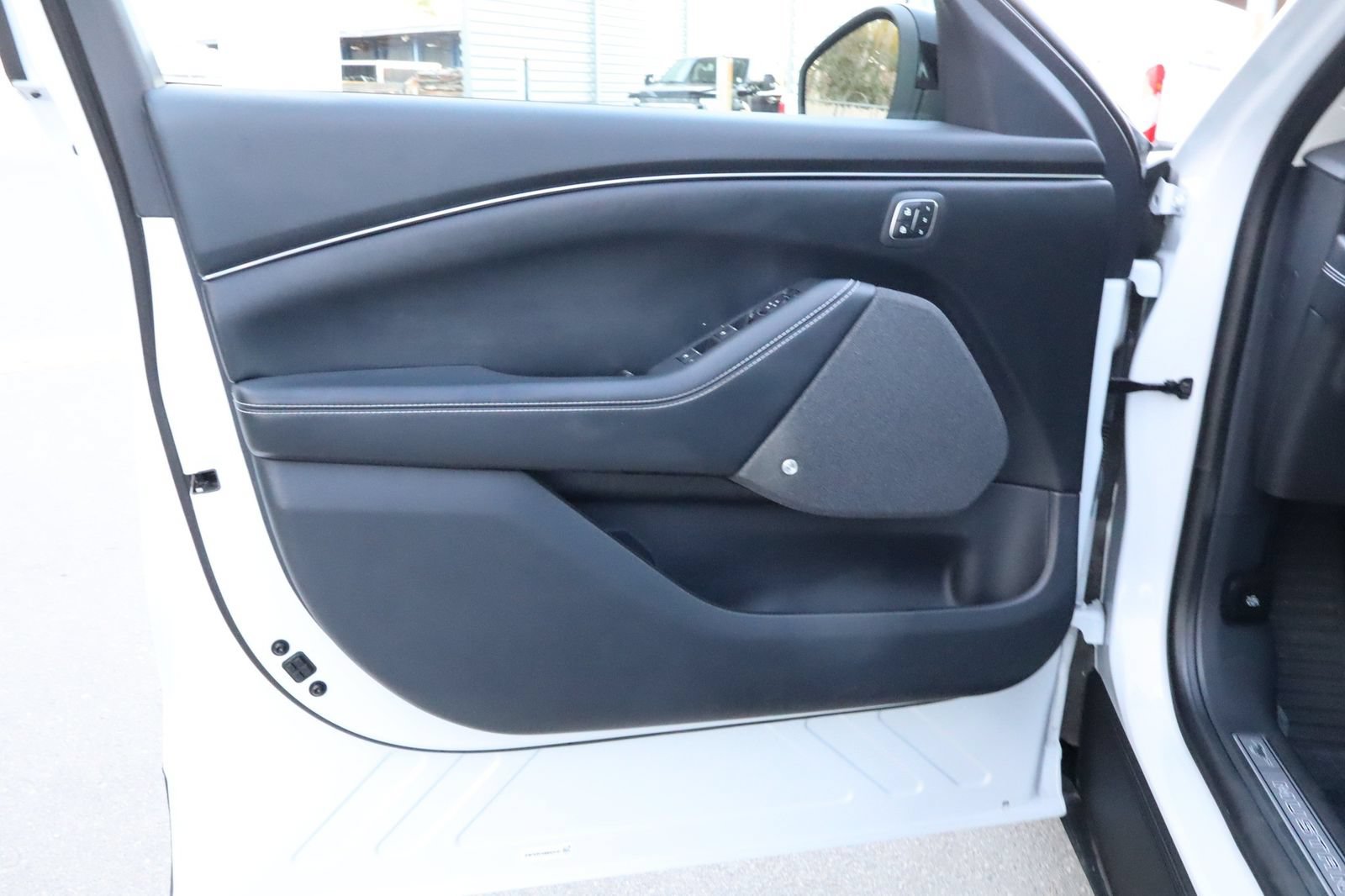 Used 2022 Ford Mustang Mach-E Premium RWD image 18