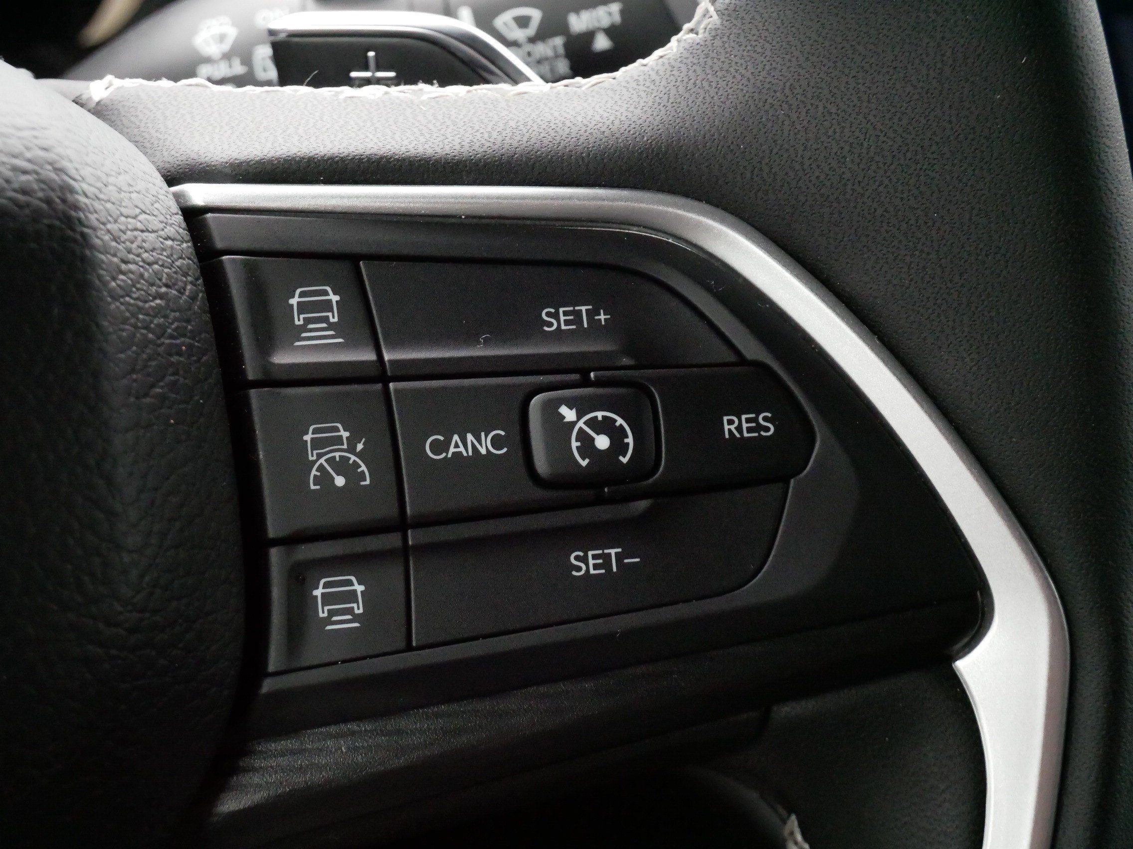 Used 2025 Jeep Grand Cherokee L Altitude AWD/4WD image 25