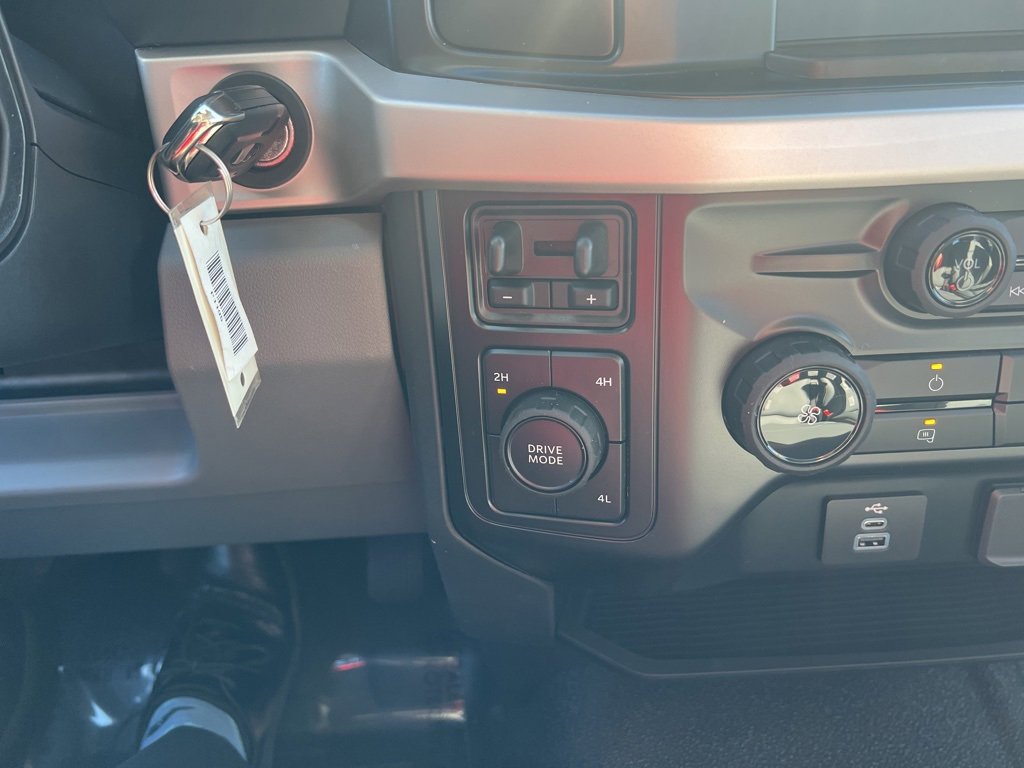 New 2026 Ford F250 4x4 Regular Cab Super Duty image 27