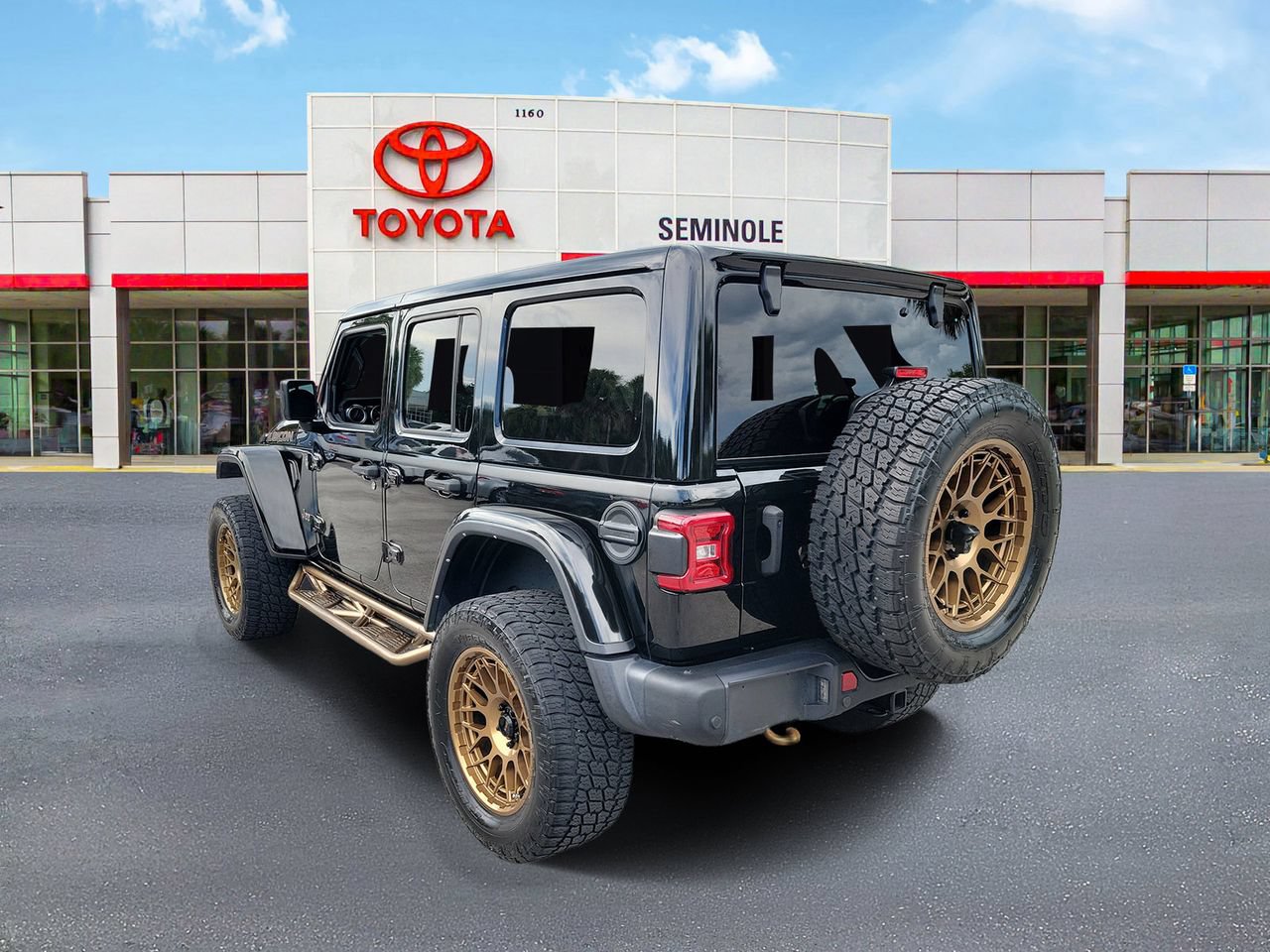 Used 2022 Jeep Wrangler Unlimited Rubicon w/ Dual Top Group AWD/4WD image 4