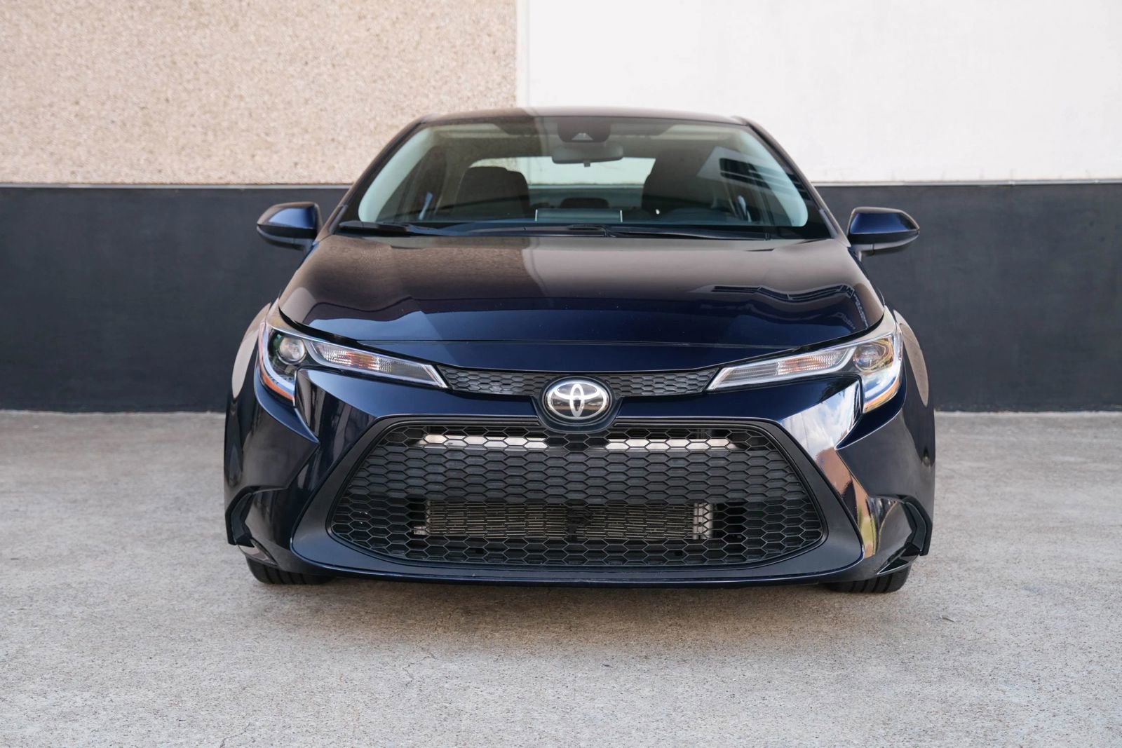Used 2021 Toyota Corolla LE image 2