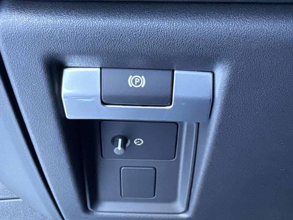 New 2026 Land Rover Defender 110 V8 image 28