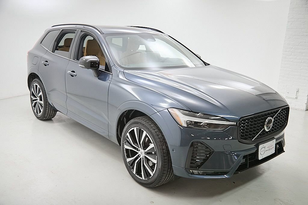 Certified 2025 Volvo XC60 B5 Ultra image 4