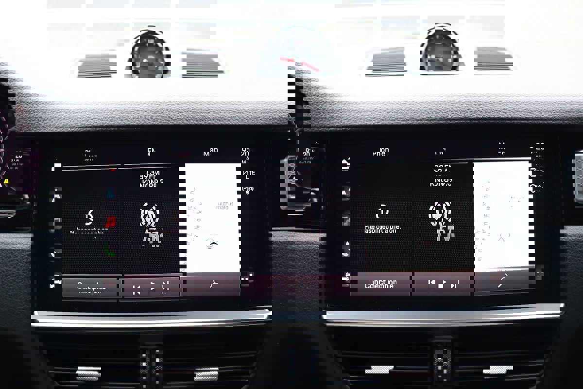 Used 2022 Porsche Cayenne Platinum Edition image 20