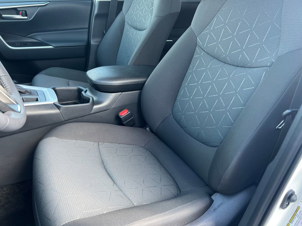 Used 2025 Toyota RAV4 XLE w/ Convenience Package image 10