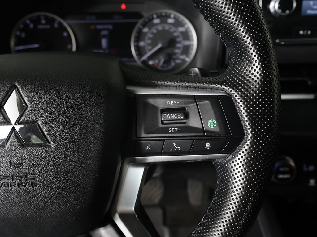 Used 2024 Mitsubishi Outlander SE FWD image 39