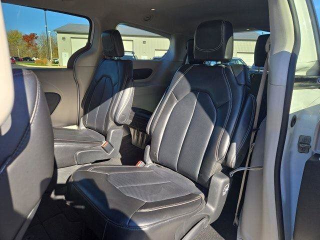 Used 2024 Chrysler Pacifica Touring-L FWD image 26