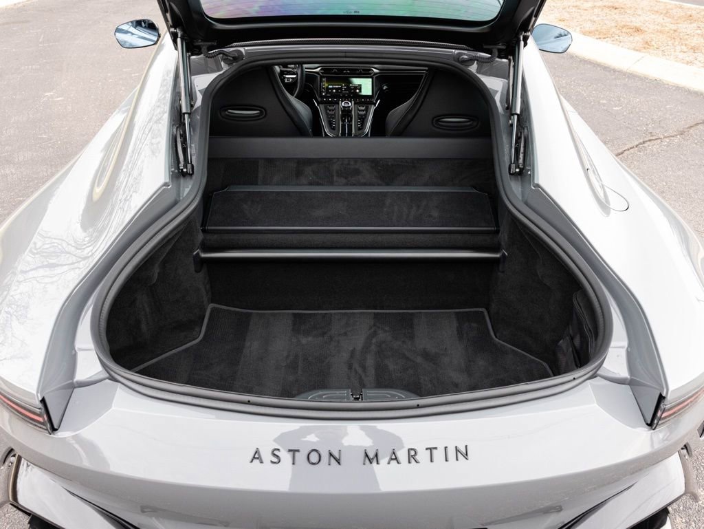 Used 2025 Aston Martin V8 Vantage Coupe image 43