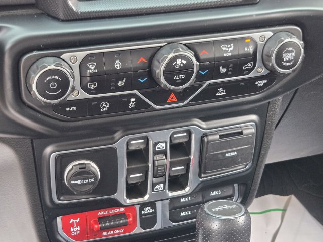 Used 2023 Jeep Gladiator Mojave w/ Cold Weather Group AWD/4WD image 28