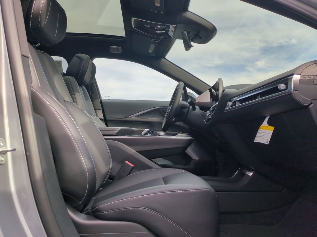 New 2026 Cadillac Lyriq V image 34