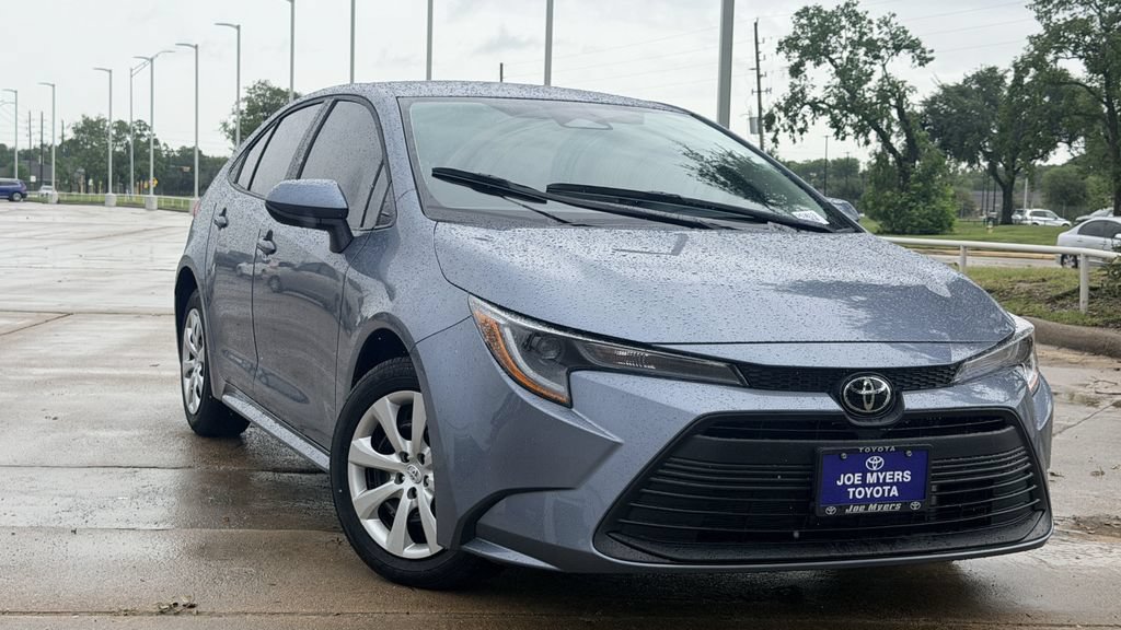 Used 2026 Toyota Corolla LE FWD image 2