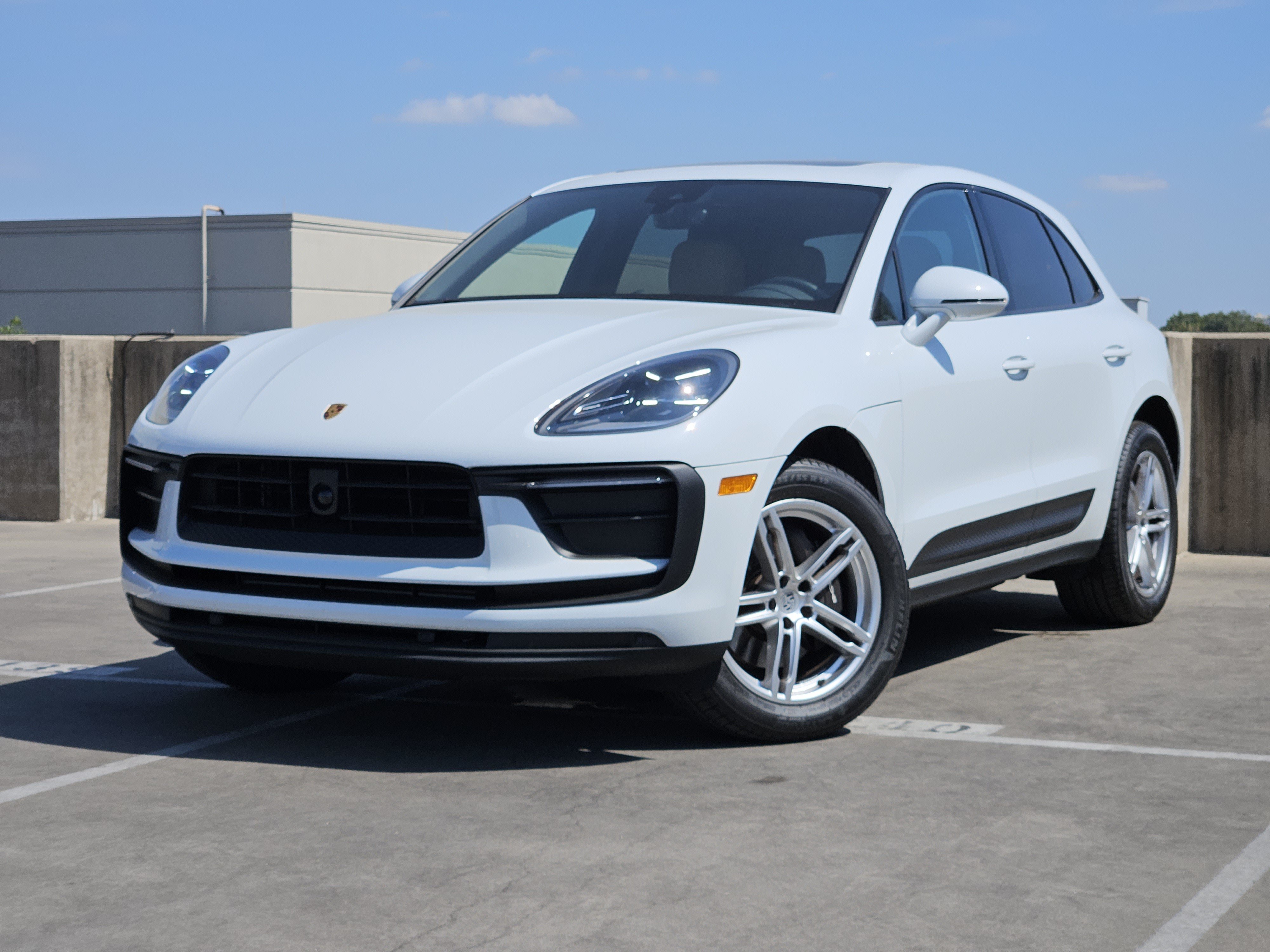 Certified 2026 Porsche Macan AWD/4WD image 1