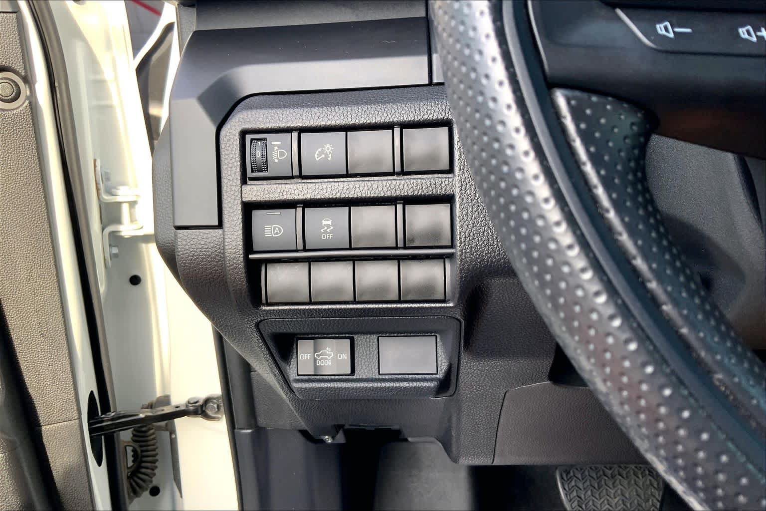 Used 2025 Toyota Tacoma SR AWD/4WD image 36