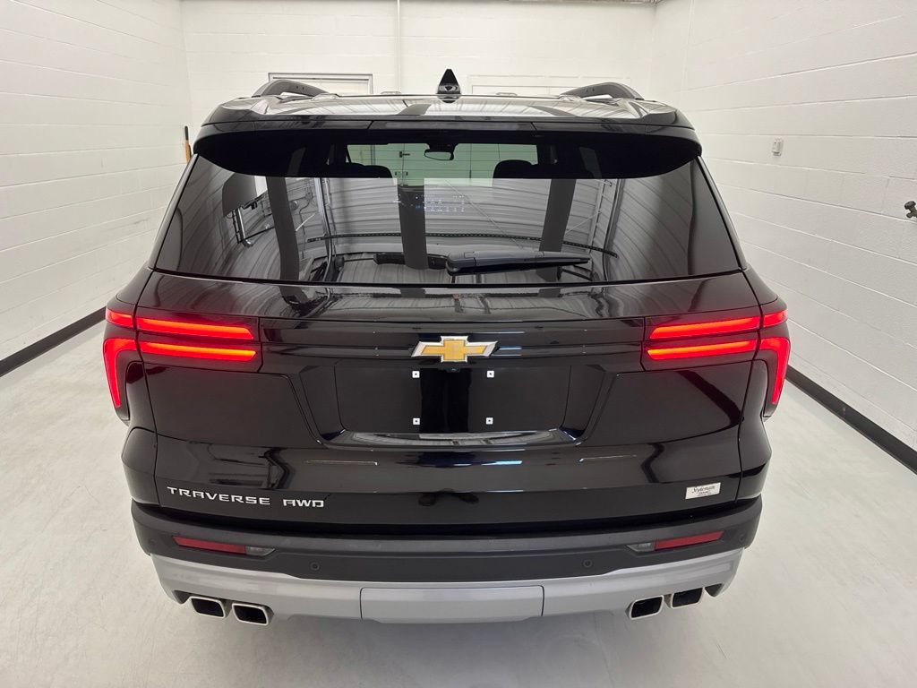 Used 2025 Chevrolet Traverse LT AWD/4WD image 5