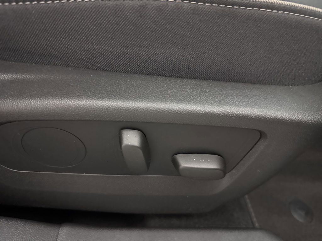 Used 2023 Buick Envision Essence image 45