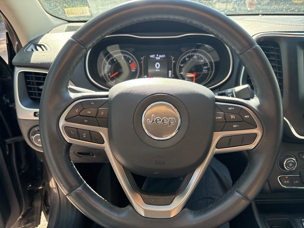 Used 2019 Jeep Cherokee Latitude Plus w/ Comfort/Convenience Group FWD image 20